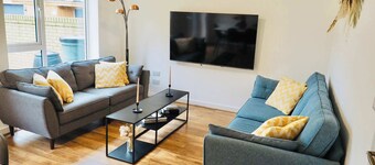 Modern Home in Taunton with Sunny Garden