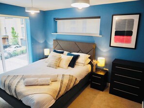 3 bedrooms, desk, iron/ironing board, WiFi