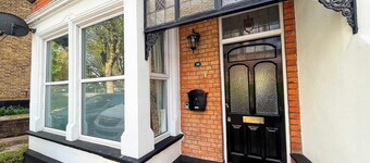 Luxury 1 Bedroom Apartment in Southend w Parking