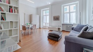 TV - GuestHost - Charming apartment of about 85 sqm, able to accommodate 4 people, located on the second floor of a period building with elevator (NOT suitable for disabled people).The property is located in the Crocetta district, just 5 minutes walk from the (Turin)