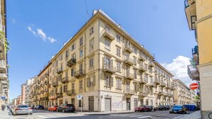 Exterior - GuestHost - Charming apartment of about 85 sqm, able to accommodate 4 people, located on the second floor of a period building with elevator (NOT suitable for disabled people).The property is located in the Crocetta district, just 5 minutes walk from the (Turin)