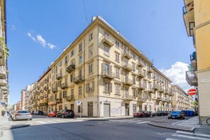 Exterior - GuestHost - Charming apartment of about 85 sqm, able to accommodate 4 people, located on the second floor of a period building with elevator (NOT suitable for disabled people).The property is located in the Crocetta district, just 5 minutes walk from the (Turin)
