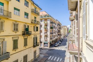 Balcony - GuestHost - Charming apartment of about 85 sqm, able to accommodate 4 people, located on the second floor of a period building with elevator (NOT suitable for disabled people).The property is located in the Crocetta district, just 5 minutes walk from the (Turin)