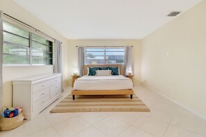 7 bedrooms, iron/ironing board, free WiFi, bed sheets