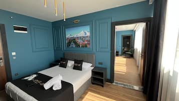 Family Suite | 1 bedroom, desk, laptop workspace