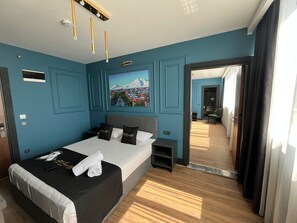 Family Suite | 1 bedroom, desk, laptop workspace