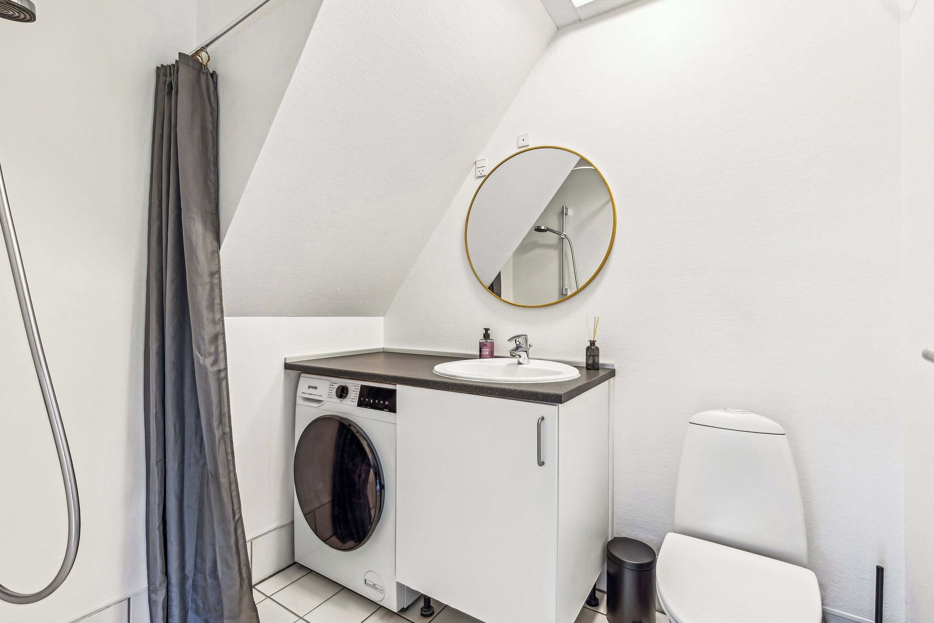 Shower, eco-friendly toiletries, towels, soap