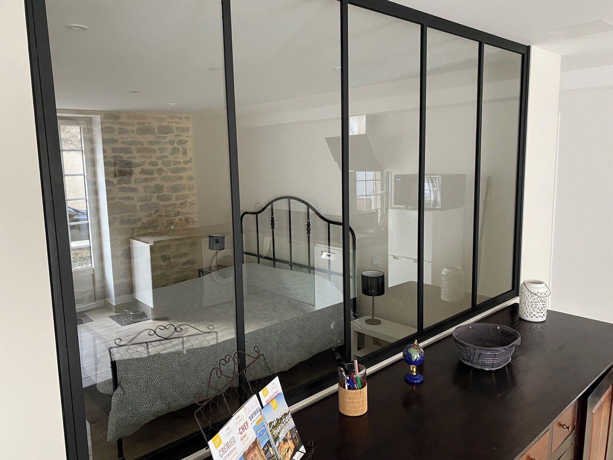 Departamento Confort | Área de sala de estar | Televisión de 45 pulgadas con canales digitales 