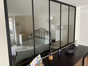 Comfort Apartment | Living area | 45-inch TV with digital channels - Le Saint-Hilaire (Saint-Hilaire-de-Brens)