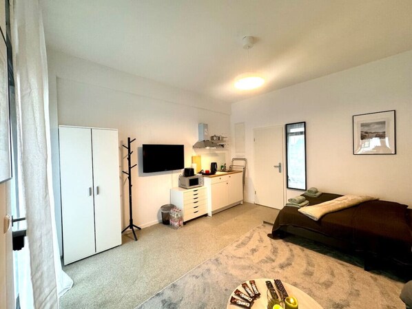 1 bedroom, desk, iron/ironing board, WiFi