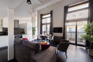 40-inch flat-screen TV with cable channels