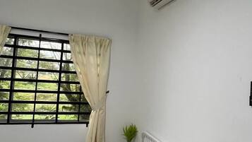 3 bedrooms, blackout curtains, free WiFi