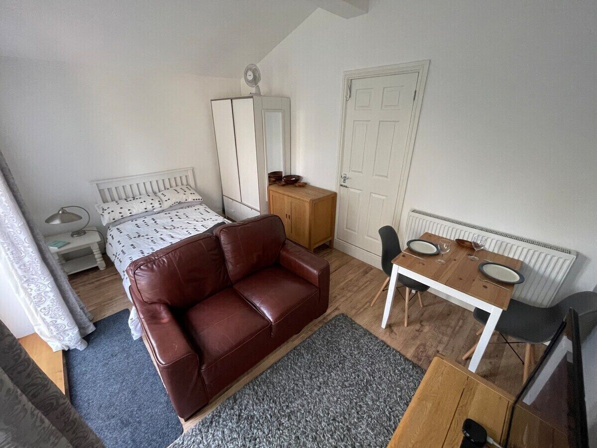 2 bedrooms, iron/ironing board, WiFi (surcharge), bed sheets