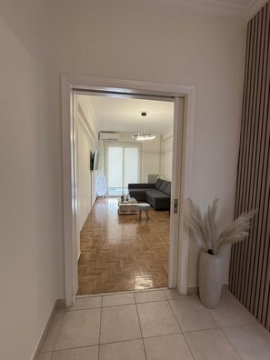 Flat-screen TV - Hidden Gem Apartment (Patra)