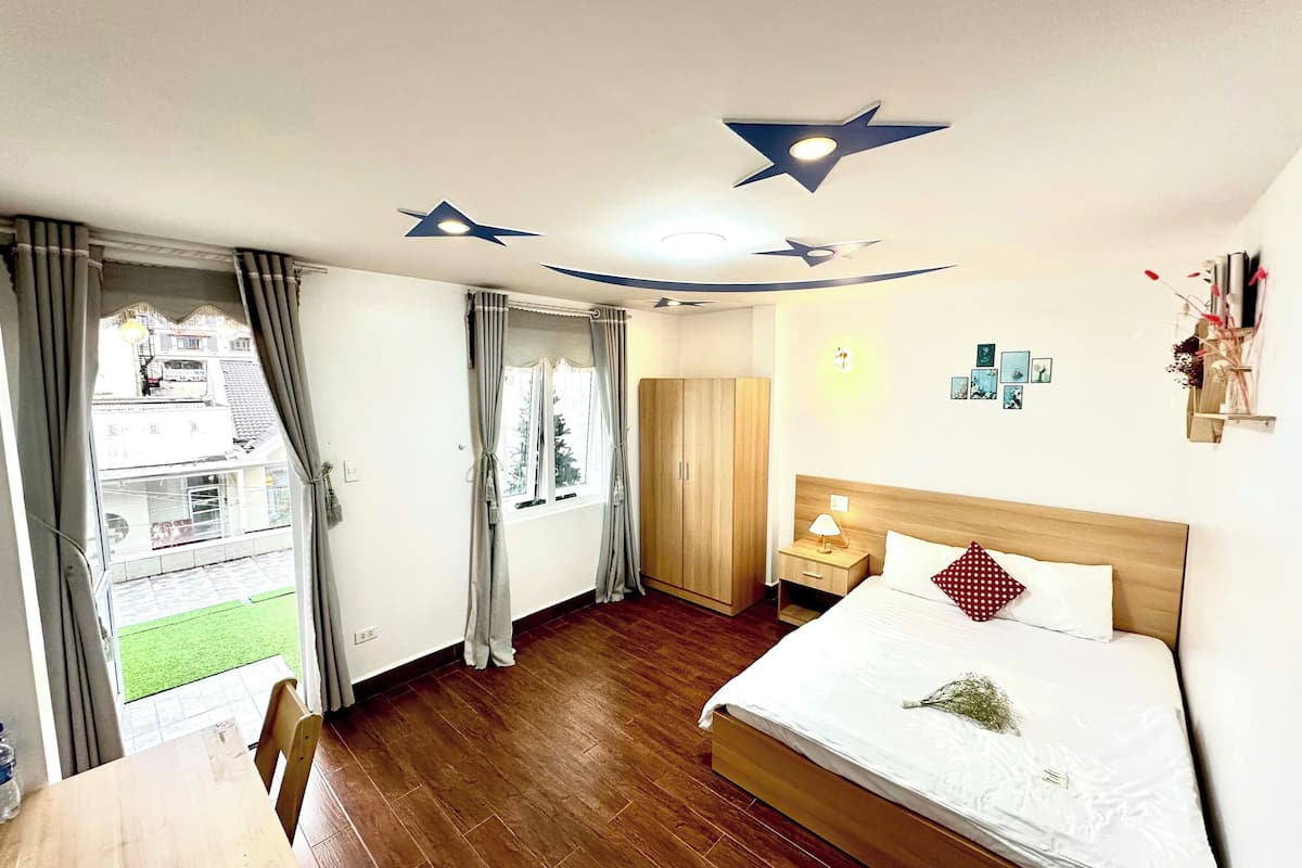 City Double Room Single Use | Desk, soundproofing, free WiFi