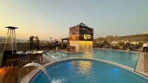 Outdoor pool - Le Reve Hotel (Taif)