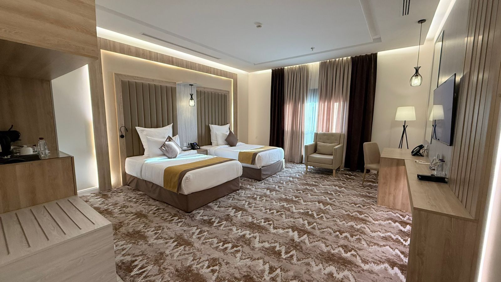 Deluxe Twin Room | 客房內保險箱、遮光布/窗簾、熨斗/熨衣板、免費無線上網