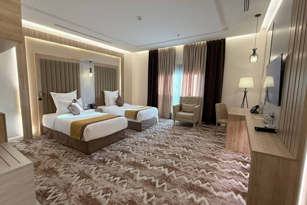 Deluxe Twin Room | In-room safe, blackout drapes, soundproofing, iron/ironing board