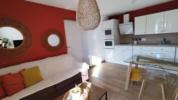 Appartement, vue ville | Coin séjour | Télévision