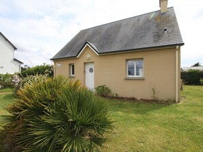 Exterior - Detached house in Saint-Germain-sur-Ay with private garden (Saint-Germain-sur-Ay)