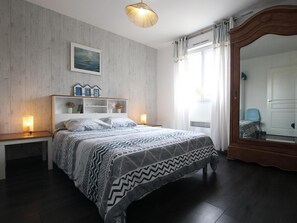 3 bedrooms, free WiFi - Detached house in Saint-Germain-sur-Ay with private garden (Saint-Germain-sur-Ay)