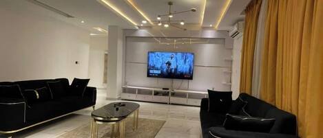 Chambre Économique, balcon, vue ville | Coin séjour