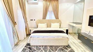 Economy-Zimmer, Balkon, Stadtblick