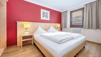 1 bedroom, hypo-allergenic bedding, in-room safe, desk