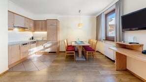 Full-size fridge, microwave, stovetop, dishwasher - Hapimag Saalbach (Saalbach)