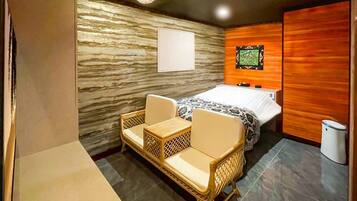 Soundproofing, free WiFi, bed sheets