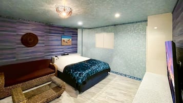 Soundproofing, free WiFi, bed sheets