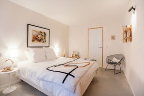 4 bedrooms, iron/ironing board, WiFi, bed sheets - Villa d'Artiste in a pine forest (Meyreuil)