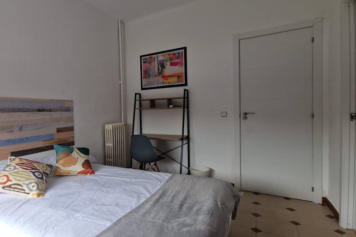 WiFi (free), bed sheets