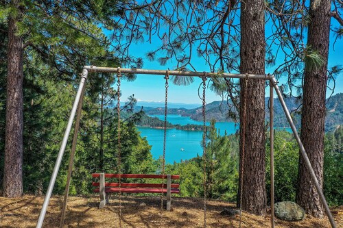 Beautiful Home Above Lake Shasta