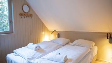 3 bedrooms, in-room safe, iron/ironing board, free WiFi