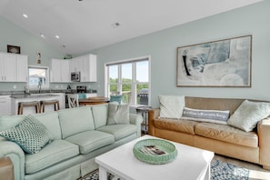 Smart TV, video games, table football, books - Porpoise in Life - Hot Tub-Steps to the Beach! (North Topsail Beach)
