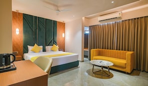 Suite | 1 bedroom, minibar, blackout drapes, iron/ironing board