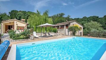 Piscina stagionale all'aperto