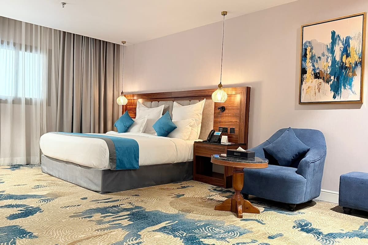 Soundproofing, iron/ironing board, WiFi (free), bed sheets