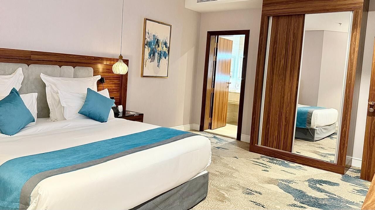 Superior king suite | Iron/ironing board, free WiFi, bed sheets