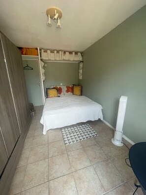 2 bedrooms, iron/ironing board, WiFi - Detached house in quiet neighborhood, hillside views, 10-minute walk to beach. (Cavalaire-sur-Mer)