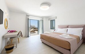 6 bedrooms, in-room safe, iron/ironing board, free WiFi