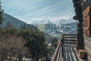 Property grounds - A charming chalet with a parking space, rustic yet practical, spread over two floors, with a magnifi (St-Luc)