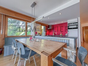 Dining - Joli appartement de 4 pièces entièrement rénové, dans un immeuble à l'entrée du village, à proximité (St-Luc)