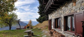 Chalet individuel de 100m2 avec jardin pour 5 personnes. Au calme, accès par la route des Echertes.T