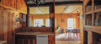 Chalet individuel de 100m2 avec jardin pour 5 personnes. Au calme, accès par la route des Echertes.T