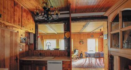 Chalet individuel de 100m2 avec jardin pour 5 personnes. Au calme, accès par la route des Echertes.T