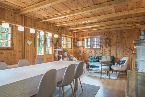 Linen is not included in the service. We provide, if desired, linen packages including bed linen, ba