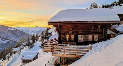 Charming authentic and warm chalet with 4 bedrooms – Ideal for 6 people.This chalet combines comfort