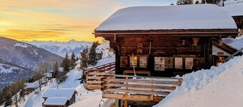 Charming authentic and warm chalet with 4 bedrooms â Ideal for 6 people.This chalet combines comfort